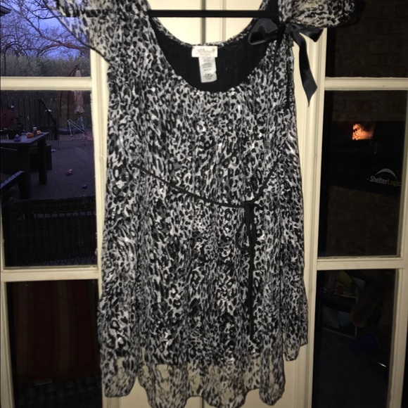 Tatiana's Maternity shirt Size Large - Picture 5 of 5